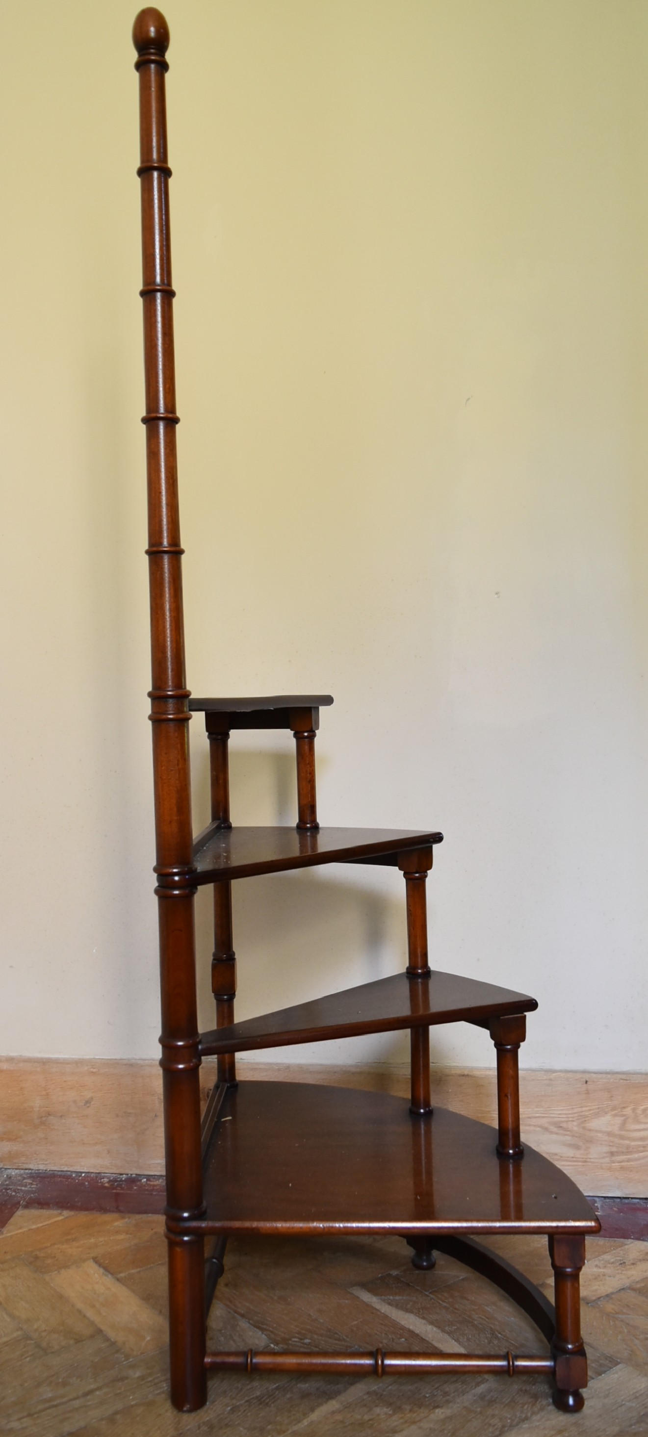 A set of Georgian style mahogany library steps with four half spiral treads and turned support. H.