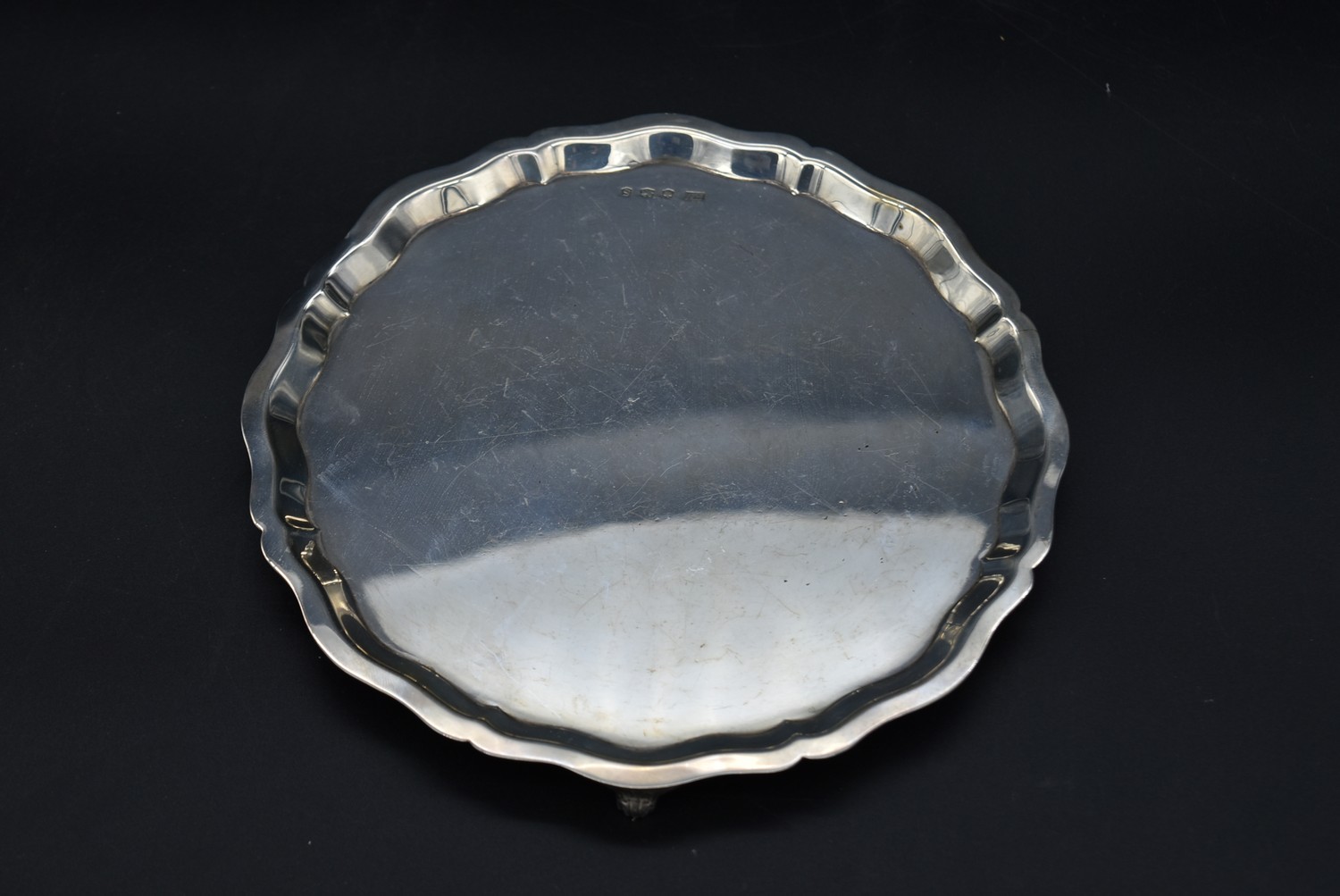 A silver card tray with shaped rim on scrolling feet, hallmarked EV for Viner's Ltd, Sheffield 1935. - Image 2 of 4