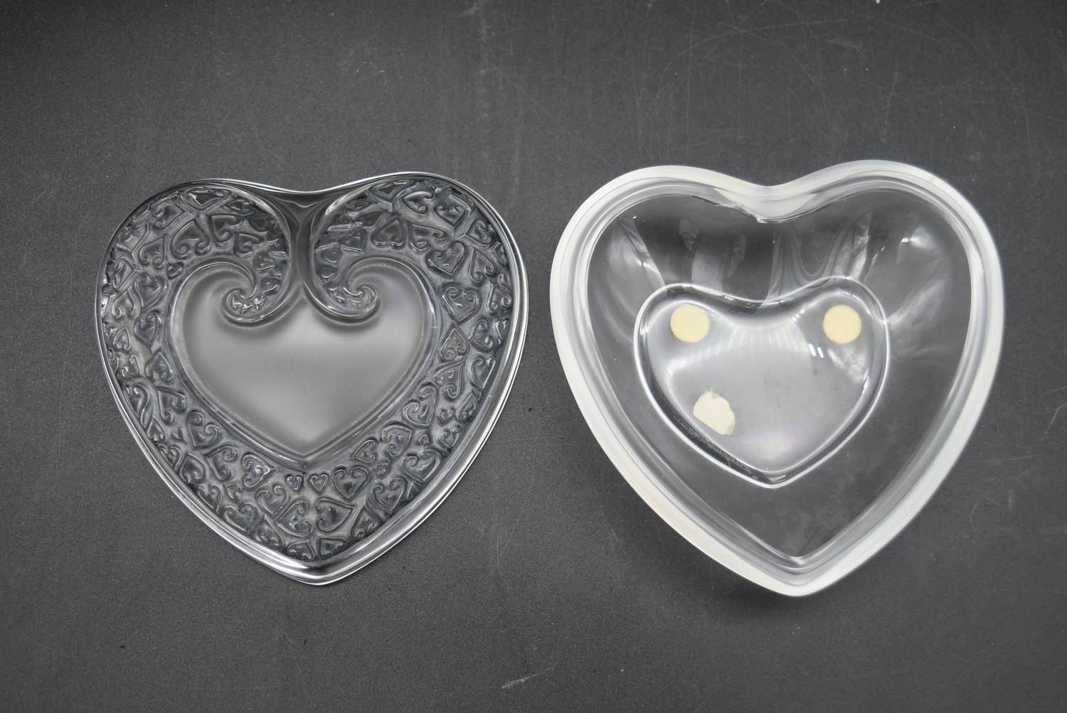 A boxed French Lalique heart shaped lidded frosted glass trinket box. Signed to base. With - Image 3 of 6