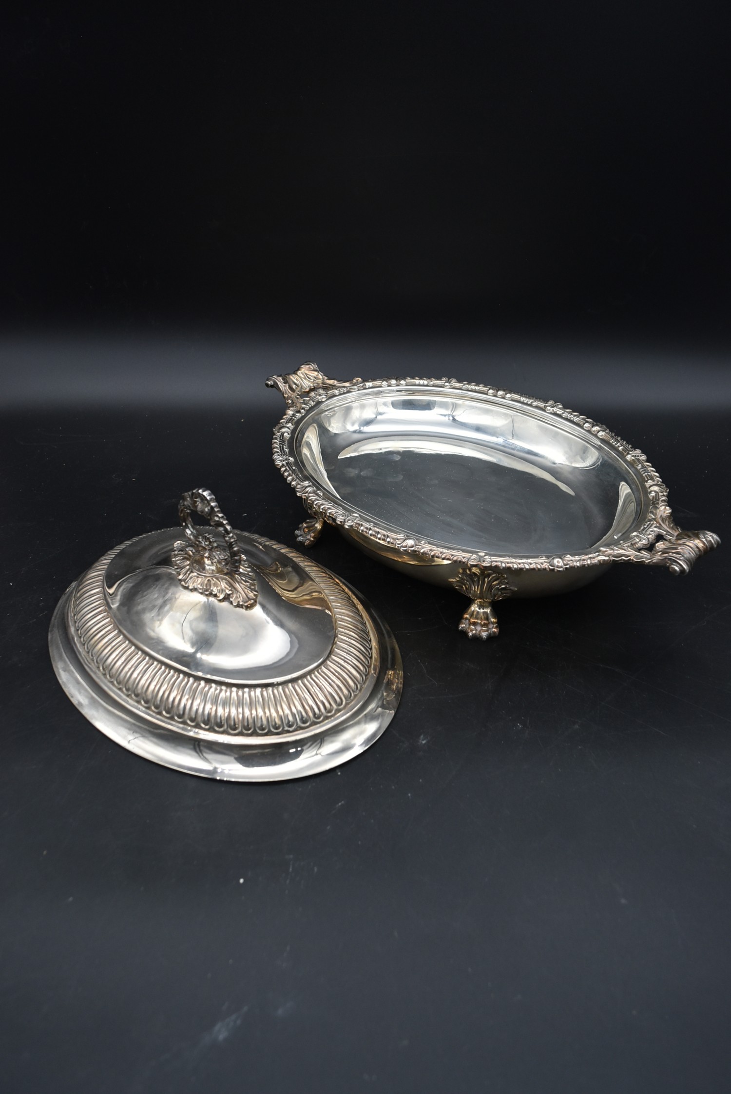 A large twin handles silver plated tray and a serving tureen with hotplate and cover. L.60cm (tray) - Image 13 of 16