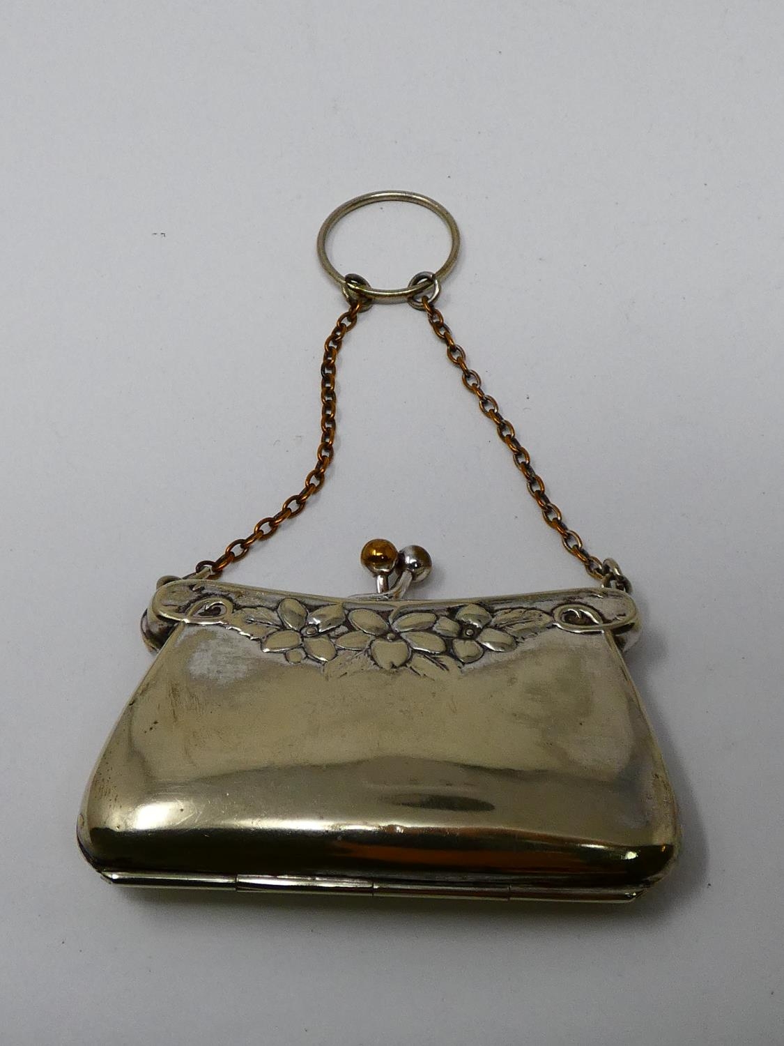 A silver and silver plated finger held ladies coin purse. The silver plated purse has a repousse - Image 2 of 10