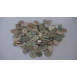 A collection of antique coins and other finds from metal detecting. Gross weight: 1325g