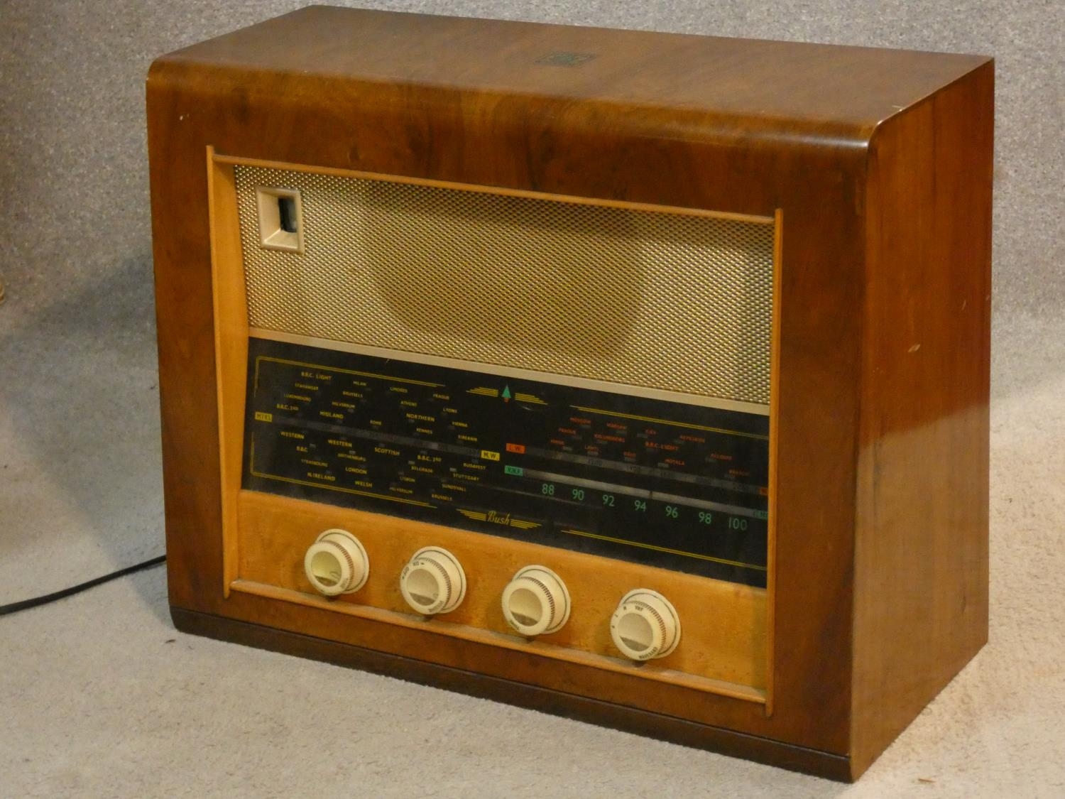 A vintage Bush walnut cased radio. With makers label. H.39 L.50 W.22cm - Image 2 of 9