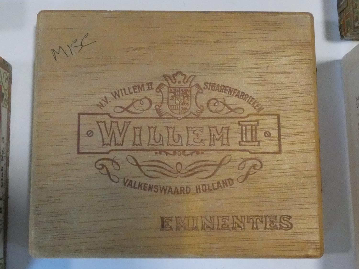 A miscellaneous collection of thirteen vintage Cuban cigar boxes, various brands. H.8 L.15 W.21cm - Image 3 of 16