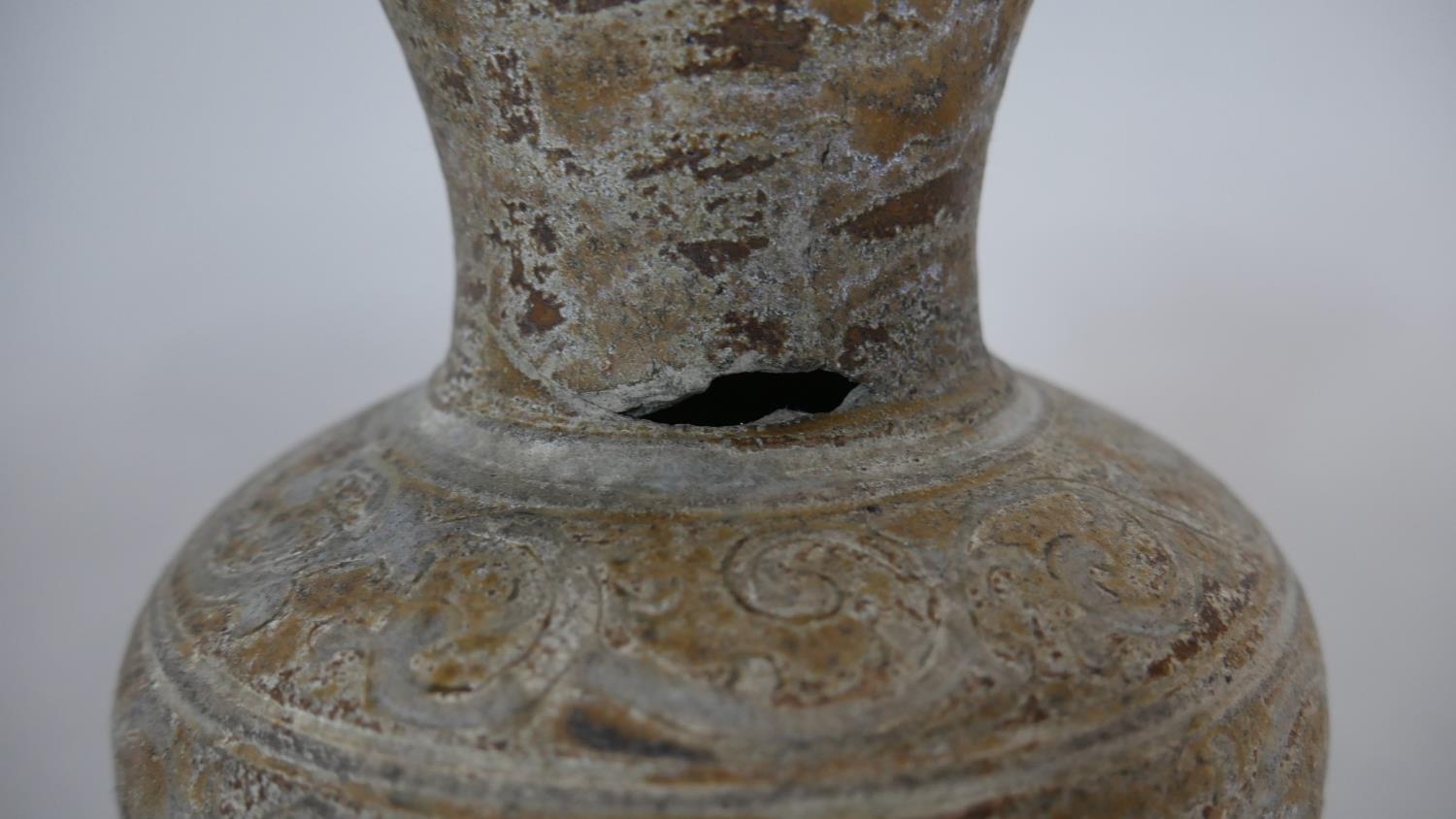 An Oriental ceramic glazed flared neck vase with stylised floral design. H.16.5cm - Image 4 of 6