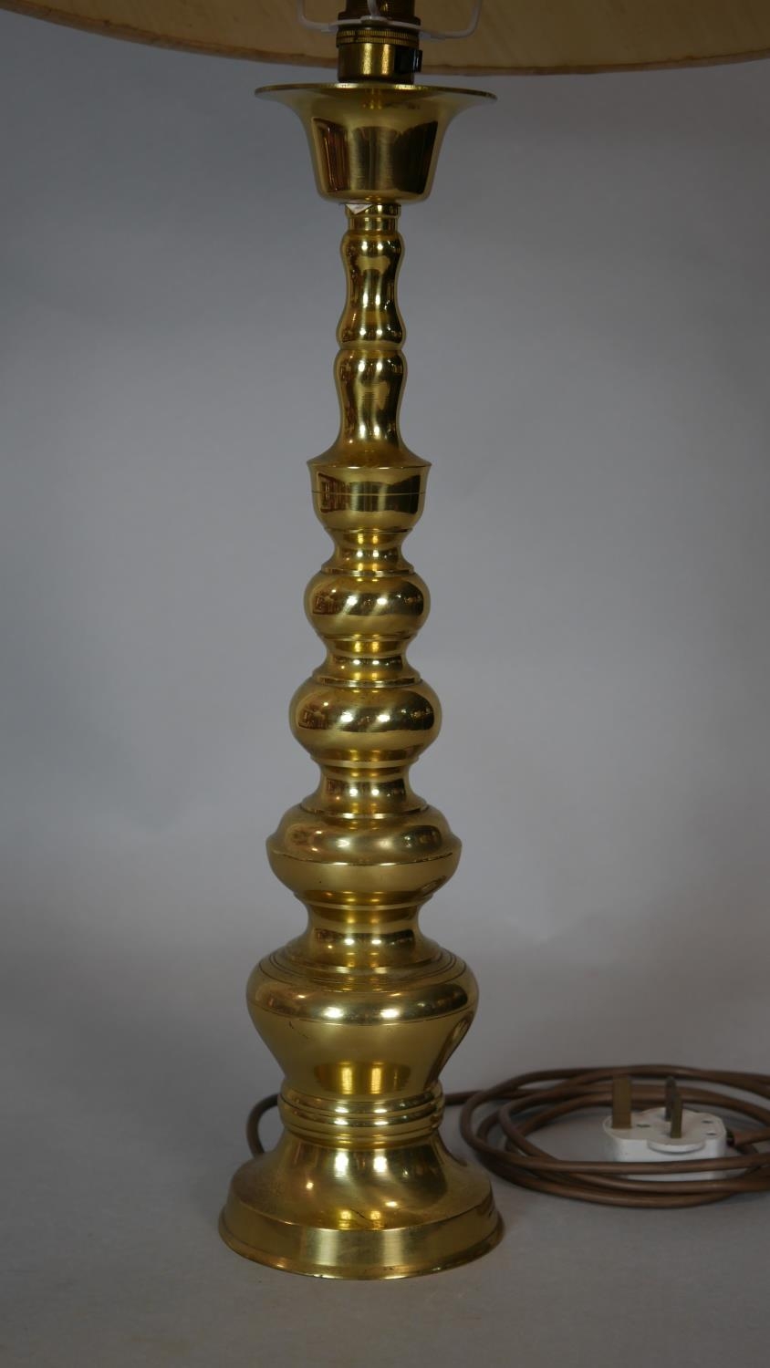 A brass Corinthian column table lamp base and an Eastern style brass table lamp and shade. H.51cm ( - Image 3 of 8