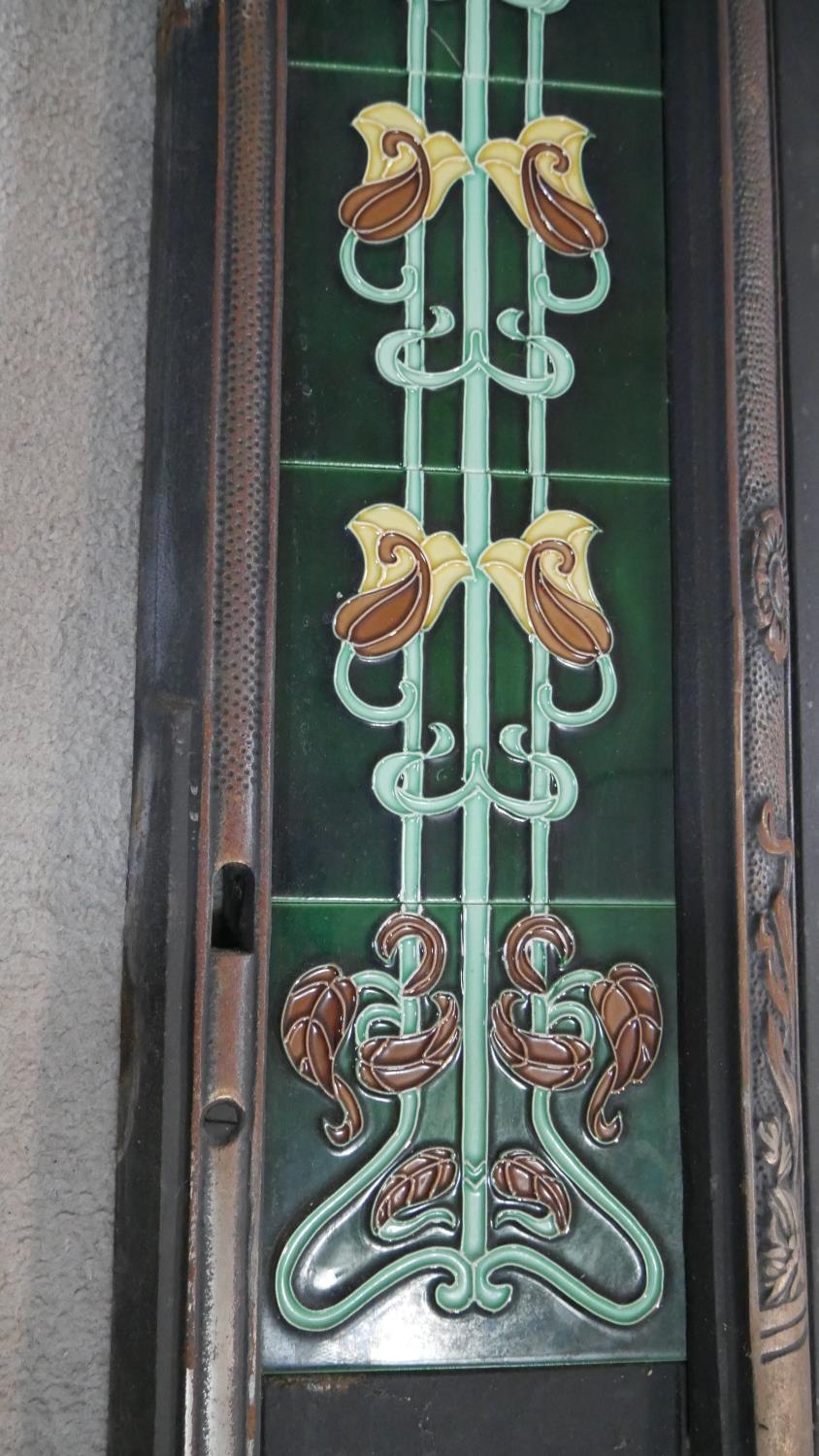 A late 19th century cast iron fire insert with stylised Art Nouveau ceramic tiled lilies flanking - Image 5 of 10