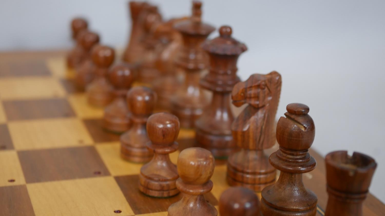 A 1980's Mephisto Exclusive hardwood modular chess board with pieces. (Complete) H.5 L.41 W.40.5cm - Image 7 of 7