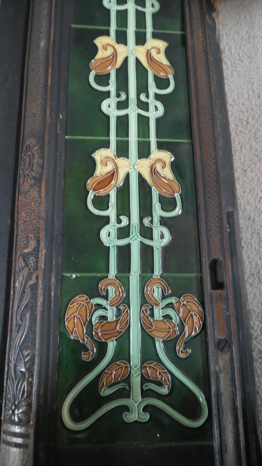 A late 19th century cast iron fire insert with stylised Art Nouveau ceramic tiled lilies flanking - Image 6 of 10