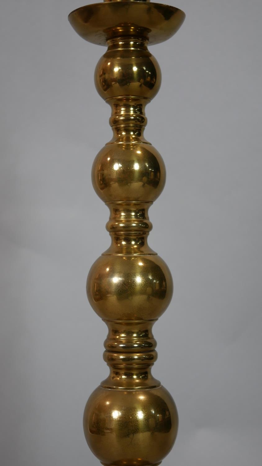 A tall brass table lamp base along with a smaller example with shade and a vintage brown glazed - Image 4 of 11