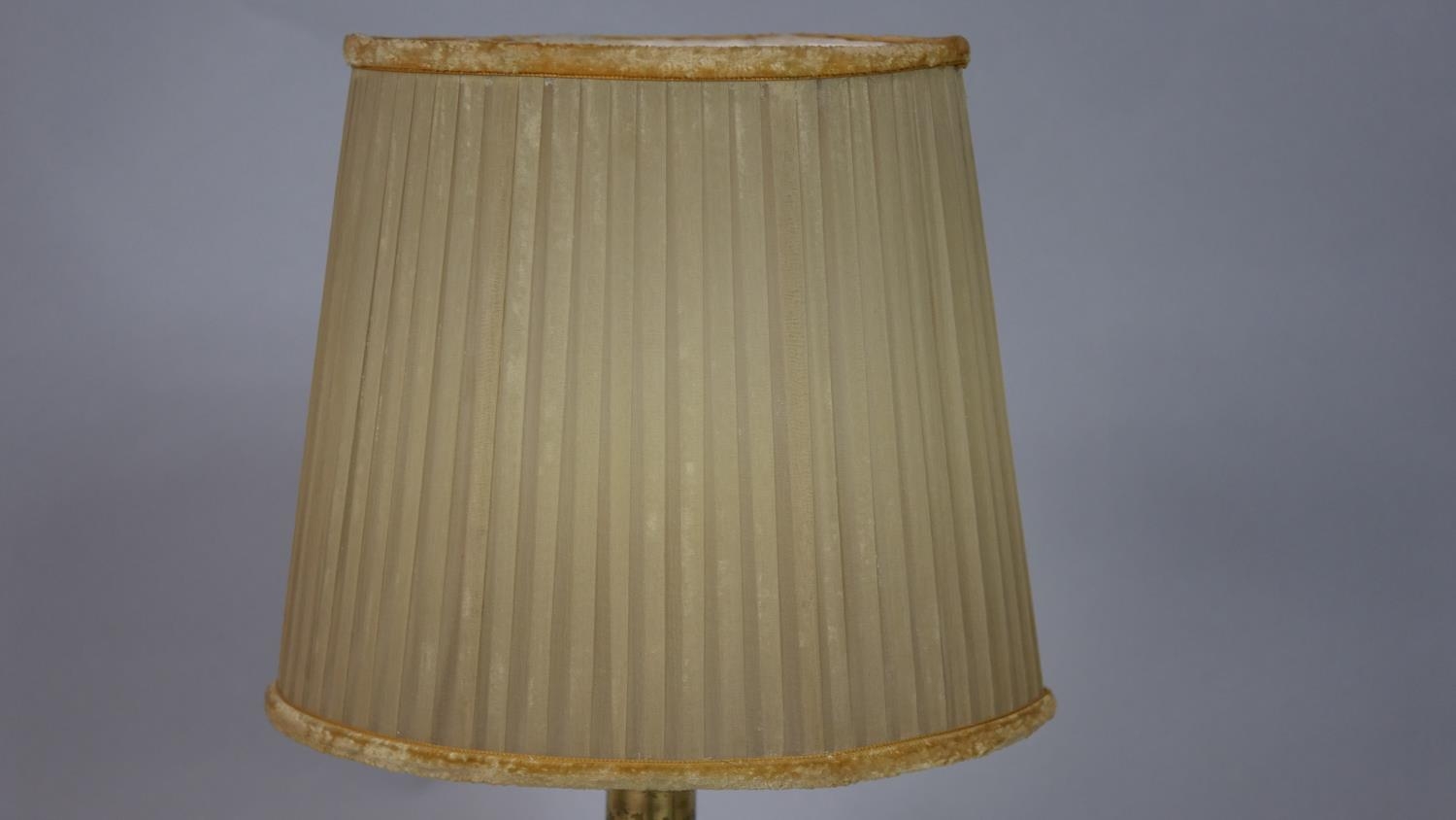 A tall brass table lamp base along with a smaller example with shade and a vintage brown glazed - Image 11 of 11