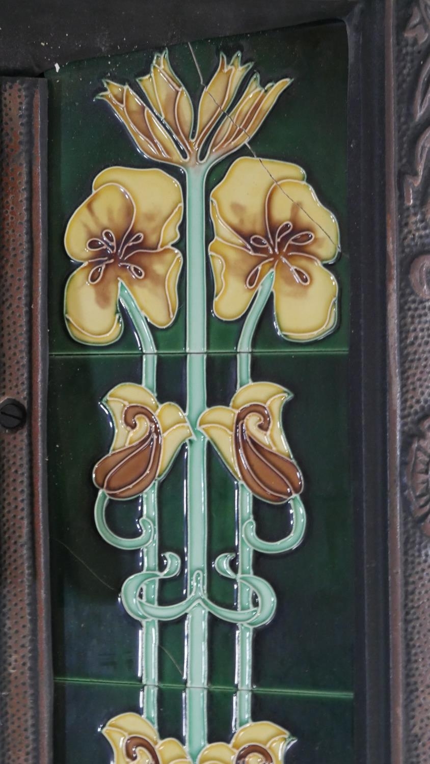 A late 19th century cast iron fire insert with stylised Art Nouveau ceramic tiled lilies flanking - Image 4 of 10