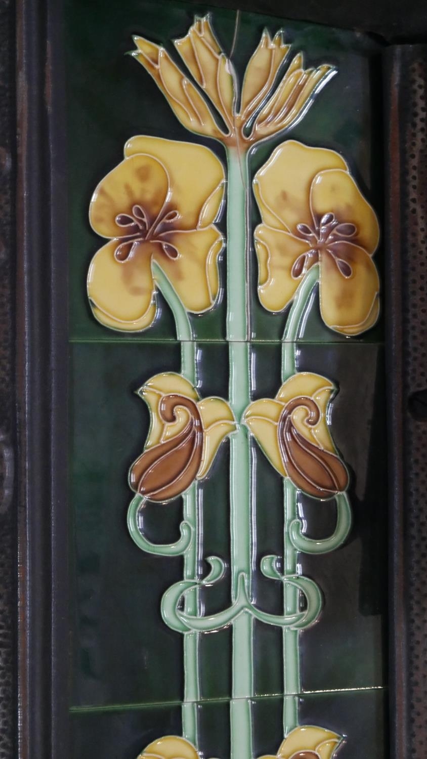 A late 19th century cast iron fire insert with stylised Art Nouveau ceramic tiled lilies flanking - Image 3 of 10