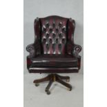 A Georgian style swivel action executives desk chair in buttoned leather upholstery. H.119 W.85 D.