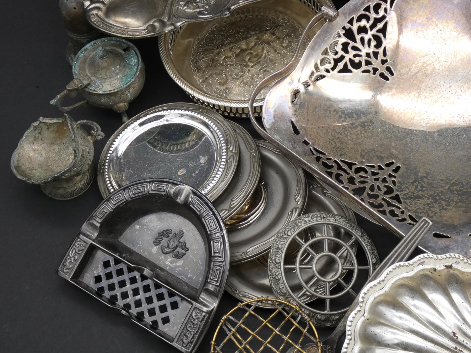 An extensive collection of miscellaneous silver plate. - Image 3 of 7