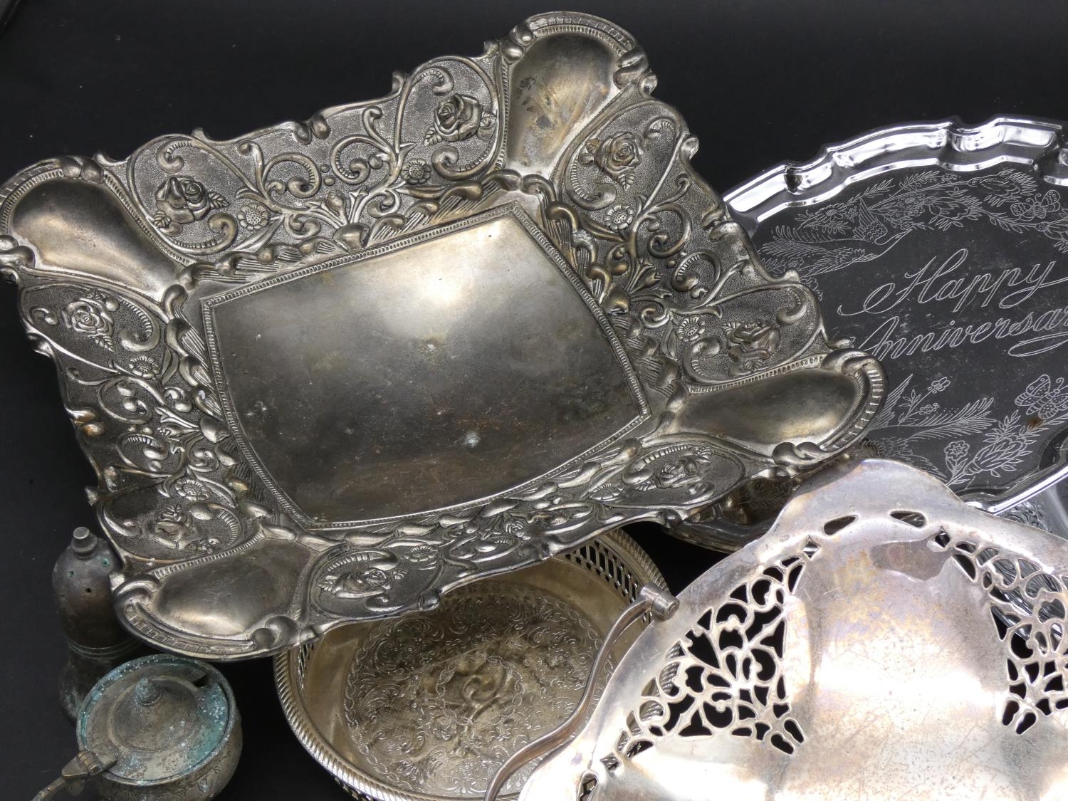 An extensive collection of miscellaneous silver plate. - Image 6 of 7