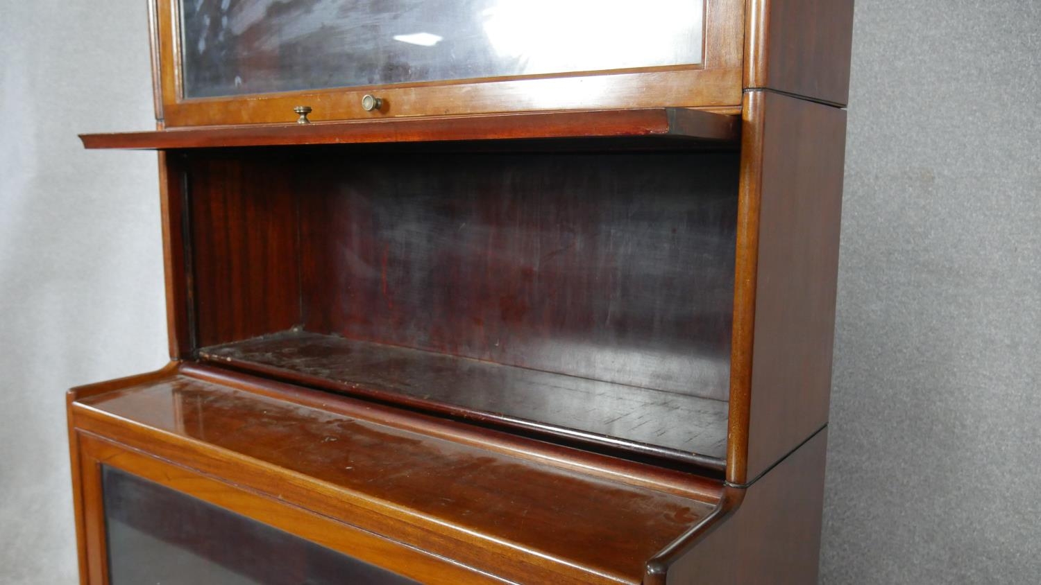 A five section, two tier walnut Globe Wernicke style floor standing bookcase. H.201 W.87 D.47cm ( - Image 5 of 5