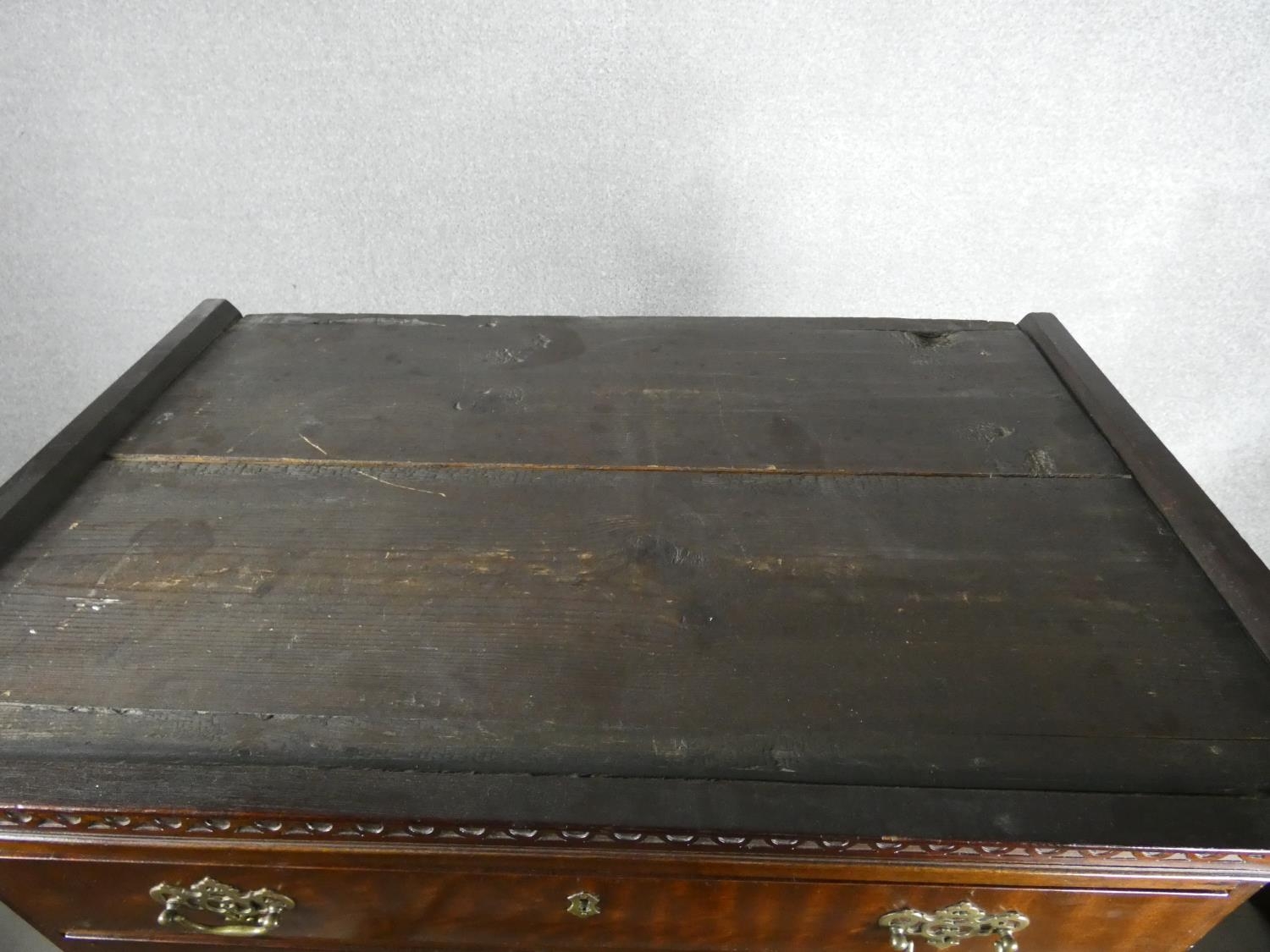 A Georgian mahogany chest on chest with blind fret cut and dentil moulded cornice above eight - Image 13 of 20