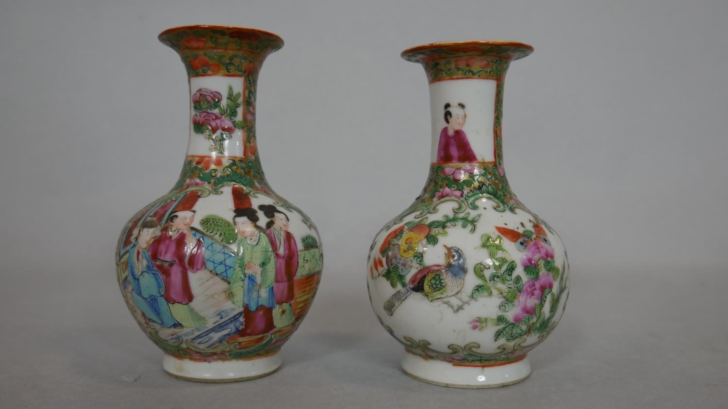 An Imari style plate and a similar vase with flared neck along with a pair of Famille Vert bulbous - Image 7 of 9