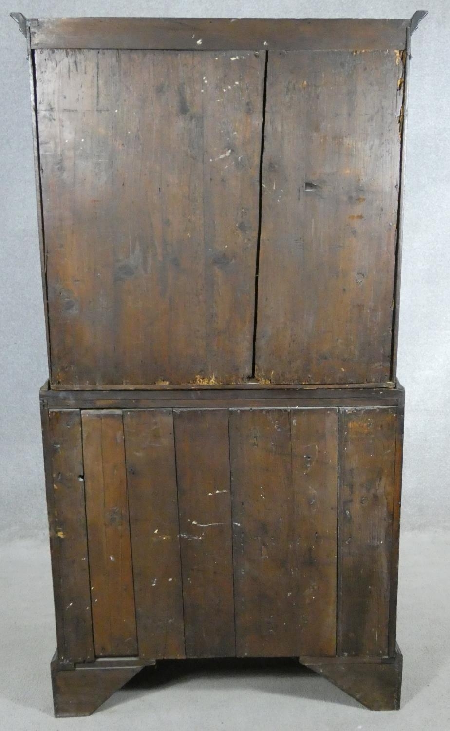 A Georgian mahogany chest on chest with blind fret cut and dentil moulded cornice above eight - Image 14 of 20