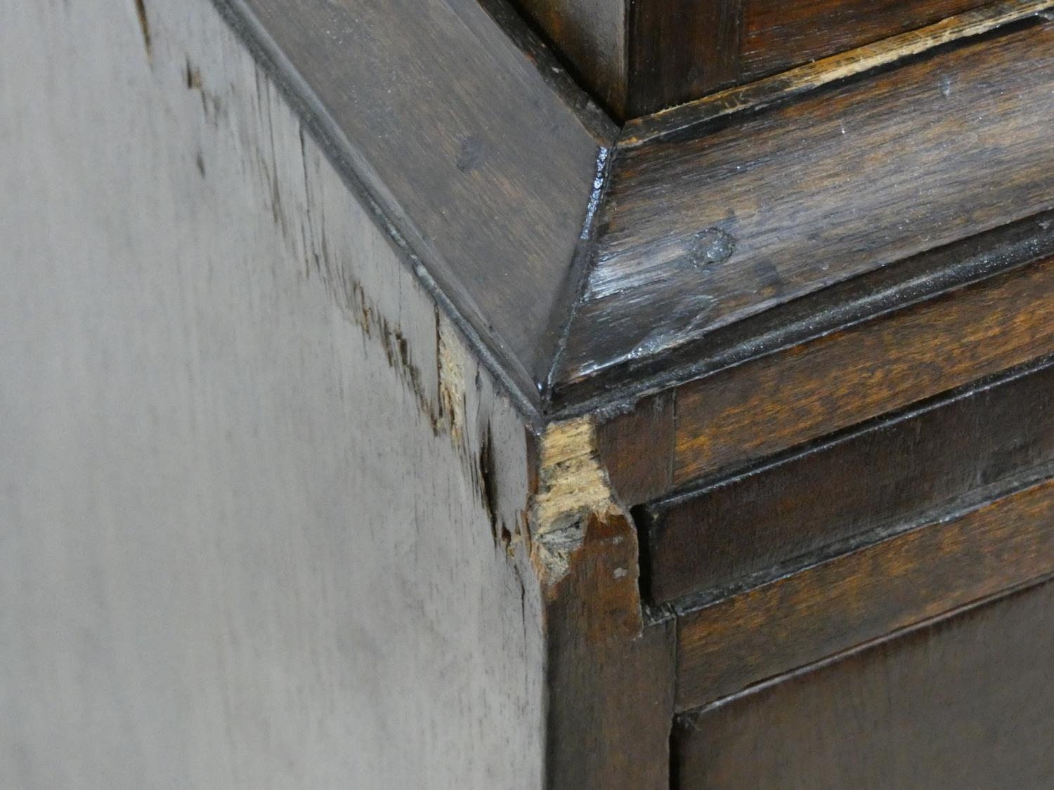 A Georgian mahogany chest on chest with blind fret cut and dentil moulded cornice above eight - Image 18 of 20