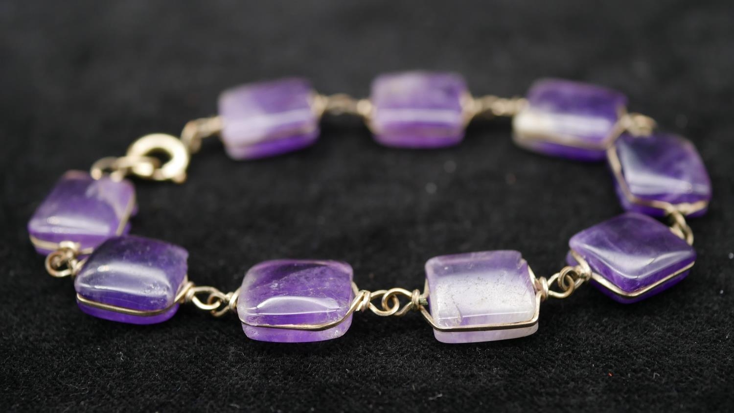 Two gemstone chain link bracelets. One with polished rectangular amethyst beads on yellow metal wire - Image 2 of 6