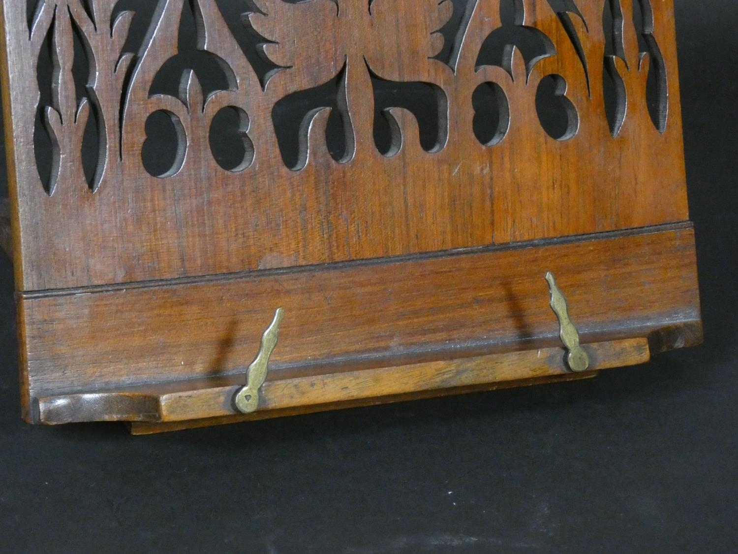 A Victorian mahogany adjustable table book or manuscript stand with Gothic pierced decoration. H. - Image 3 of 6