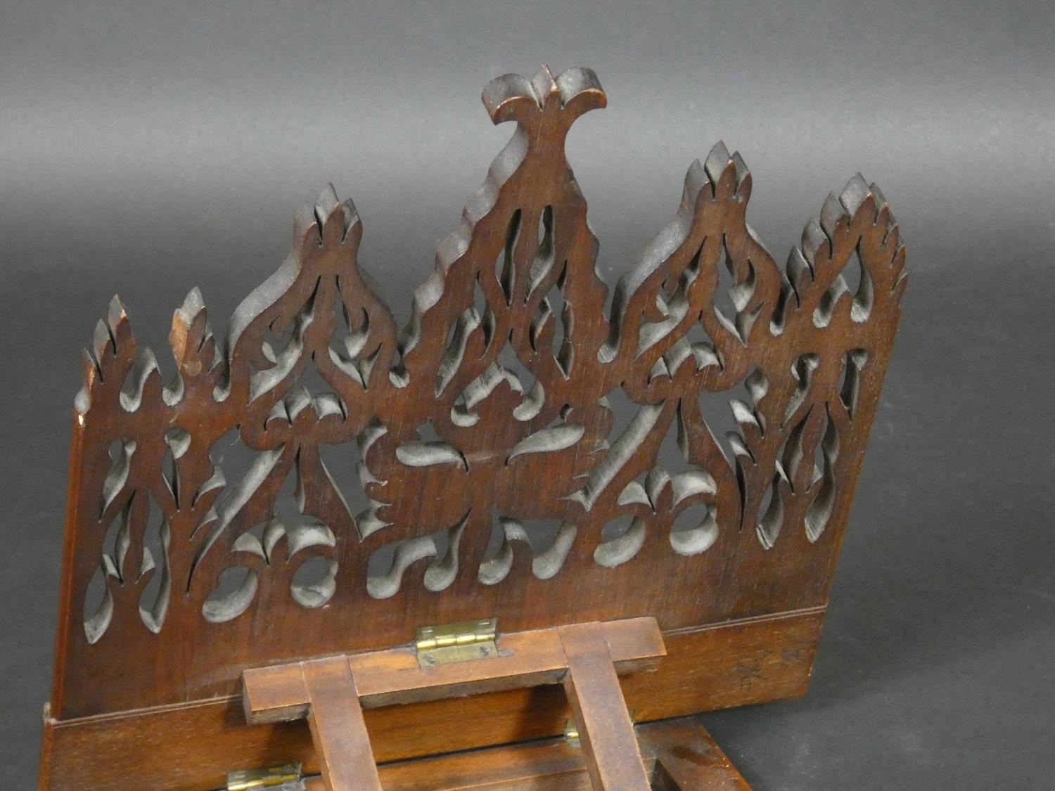 A Victorian mahogany adjustable table book or manuscript stand with Gothic pierced decoration. H. - Image 5 of 6