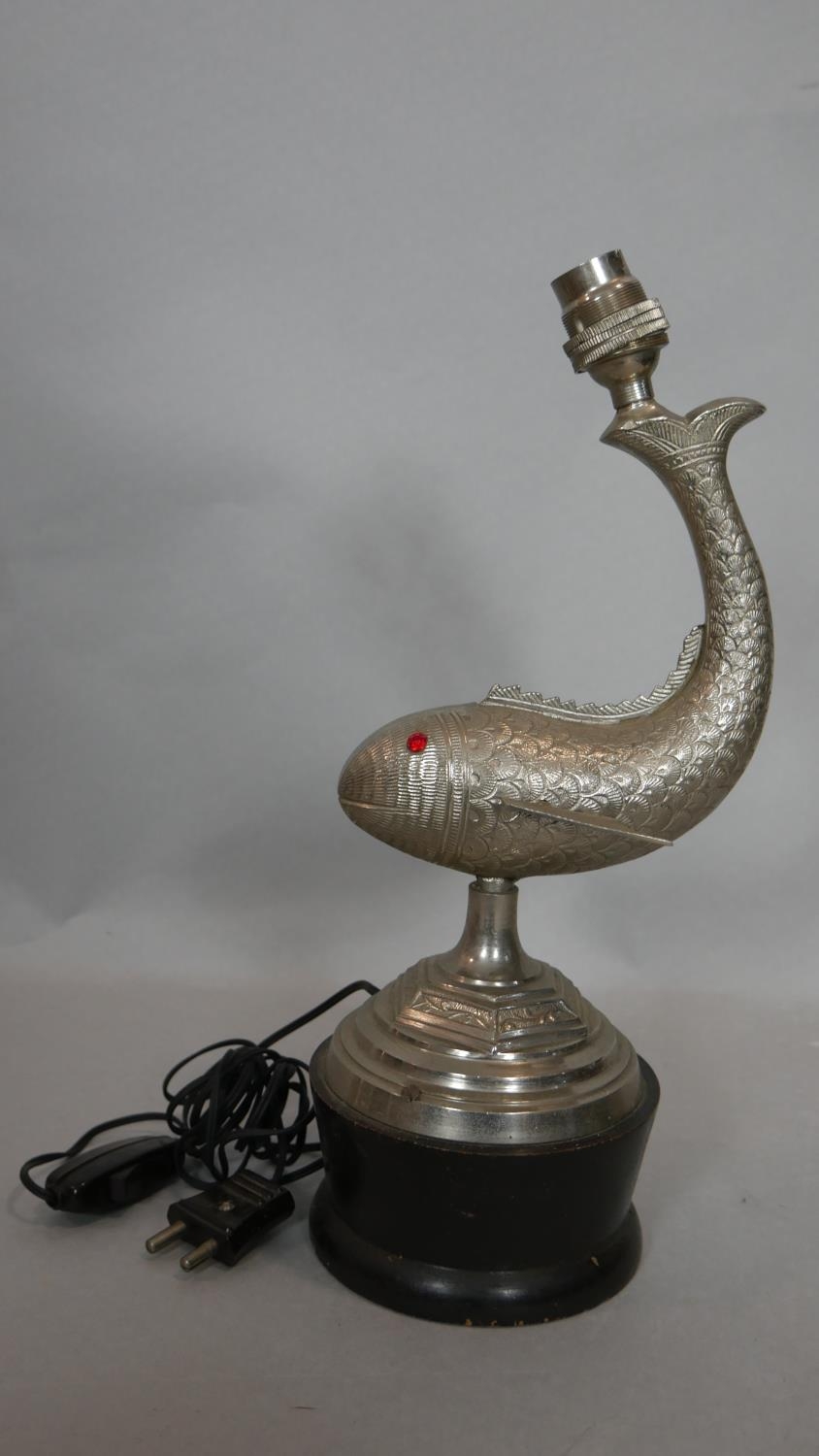 An embossed metal table lamp in the form of a leaping fish and a vintage gondola table lamp. H. - Image 2 of 7