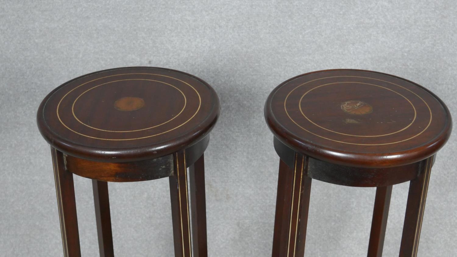 A pair of C.1900 mahogany torchières with central satinwood and olivewood fan inlay. H.98 D.30cm - Image 2 of 4