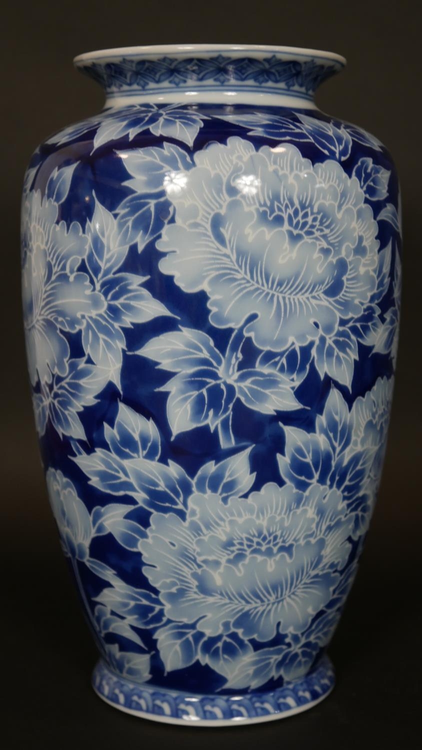 A pair of Chinese style baluster vases, a Chinese blue and white lidded tureen and a similar - Image 2 of 10