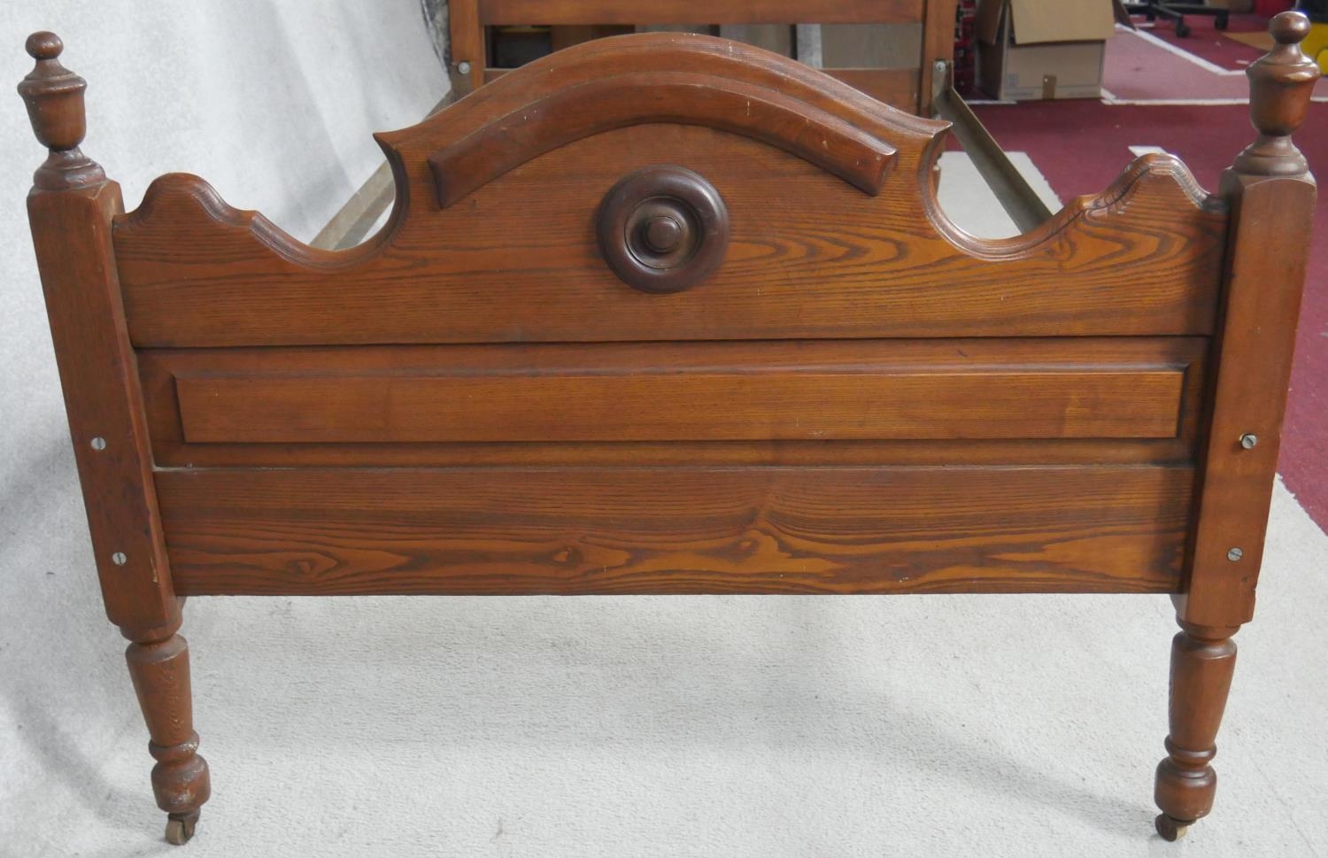 A late 19th century American bedstead to take a single mattress. 40.5" wide - Image 2 of 6