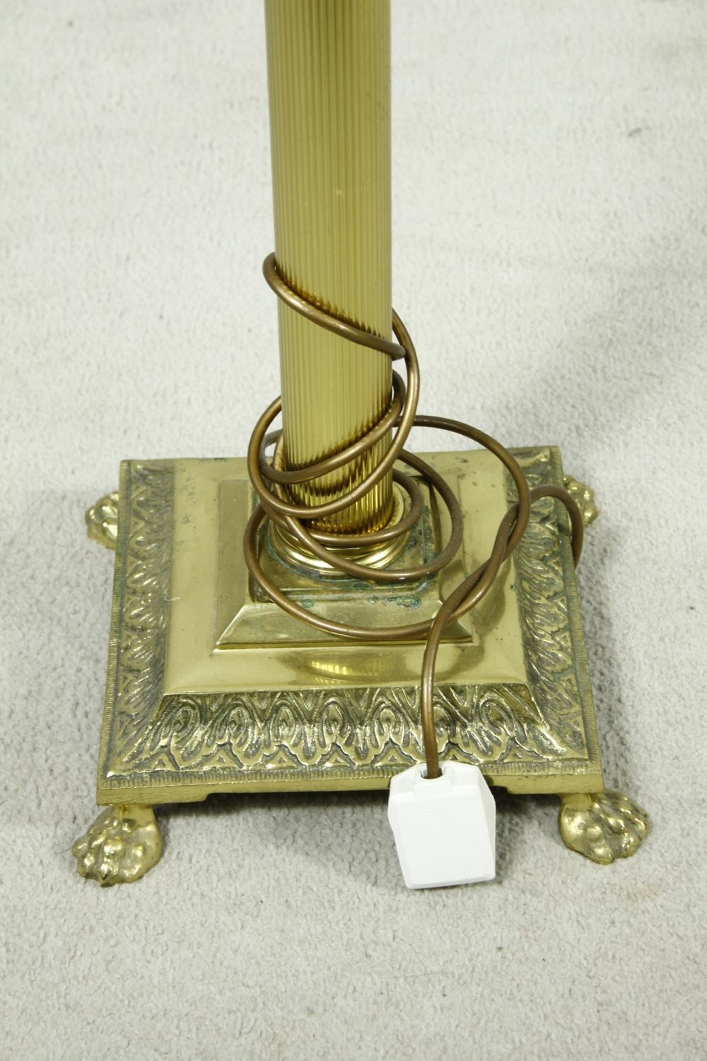 A brass Corinthian column standard lamp. H.154cm - Image 2 of 6