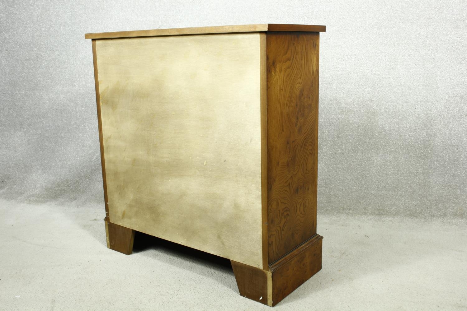 A Georgian style burr elm and satinwood strung side cabinet with frieze drawer above panel doors - Image 9 of 10