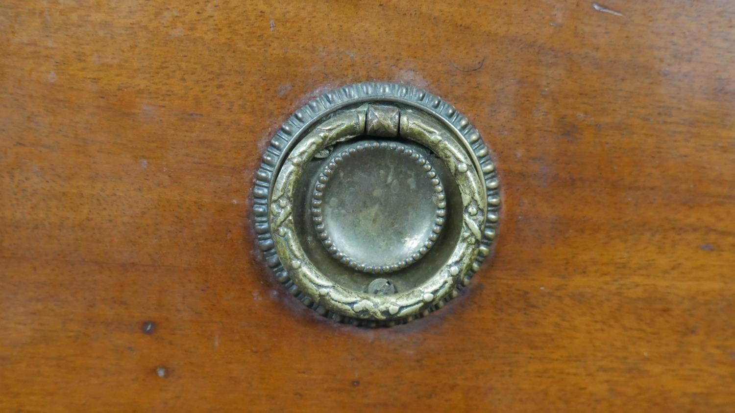 A pair of complementing early 20th century mahogany bedroom chests with ivory inset escutcheons - Image 3 of 10