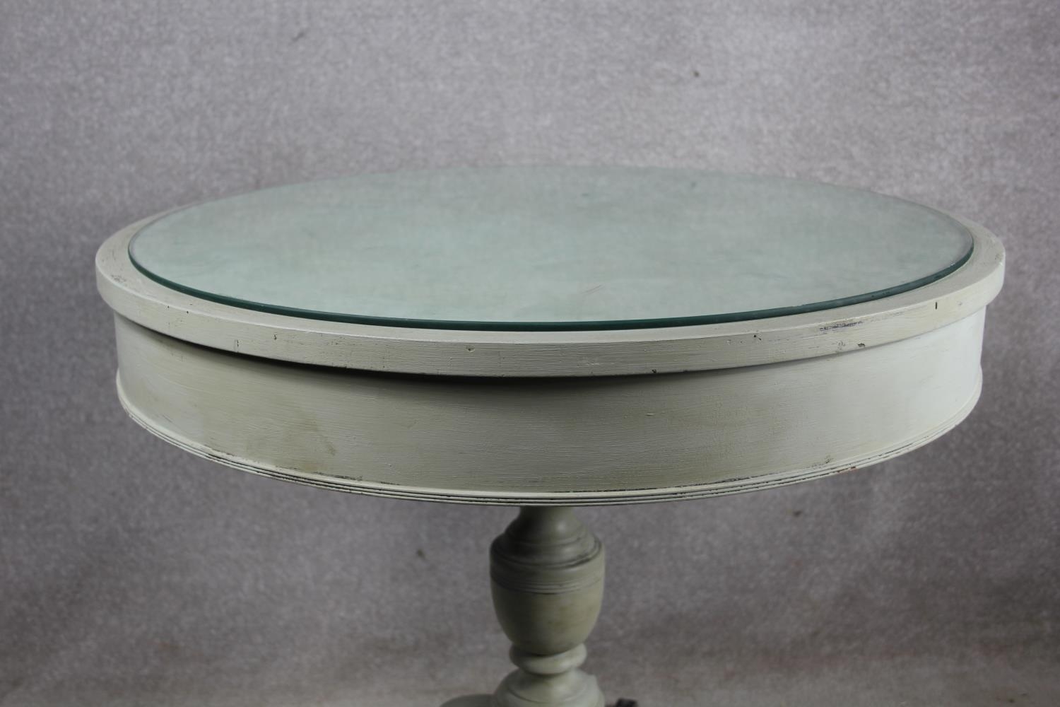 A vintage white painted drum table with plate glass top and frieze drawers raised on pedestal base - Image 9 of 11