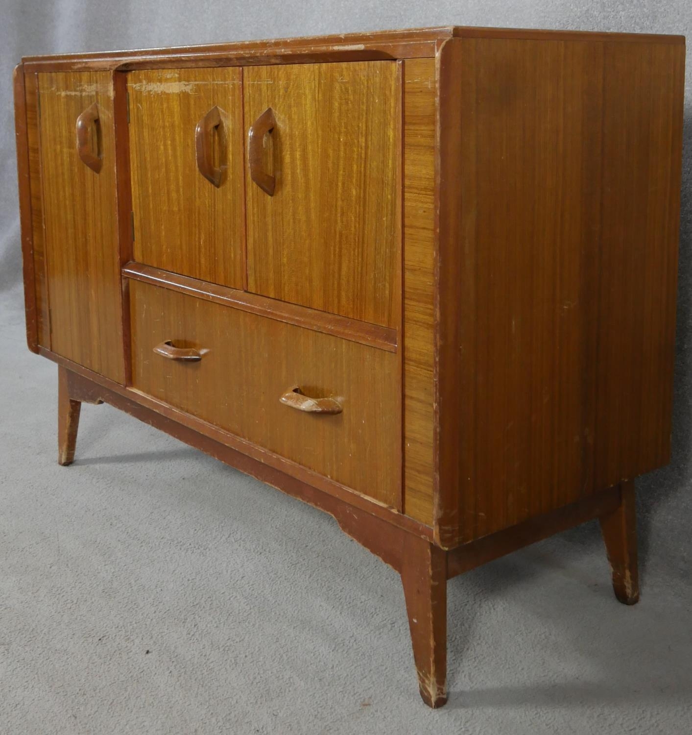 A mid century vintage teak G-Plan sideboard with maker's mark to the inside. H.84 W.122 D.46.5cm - Image 6 of 6