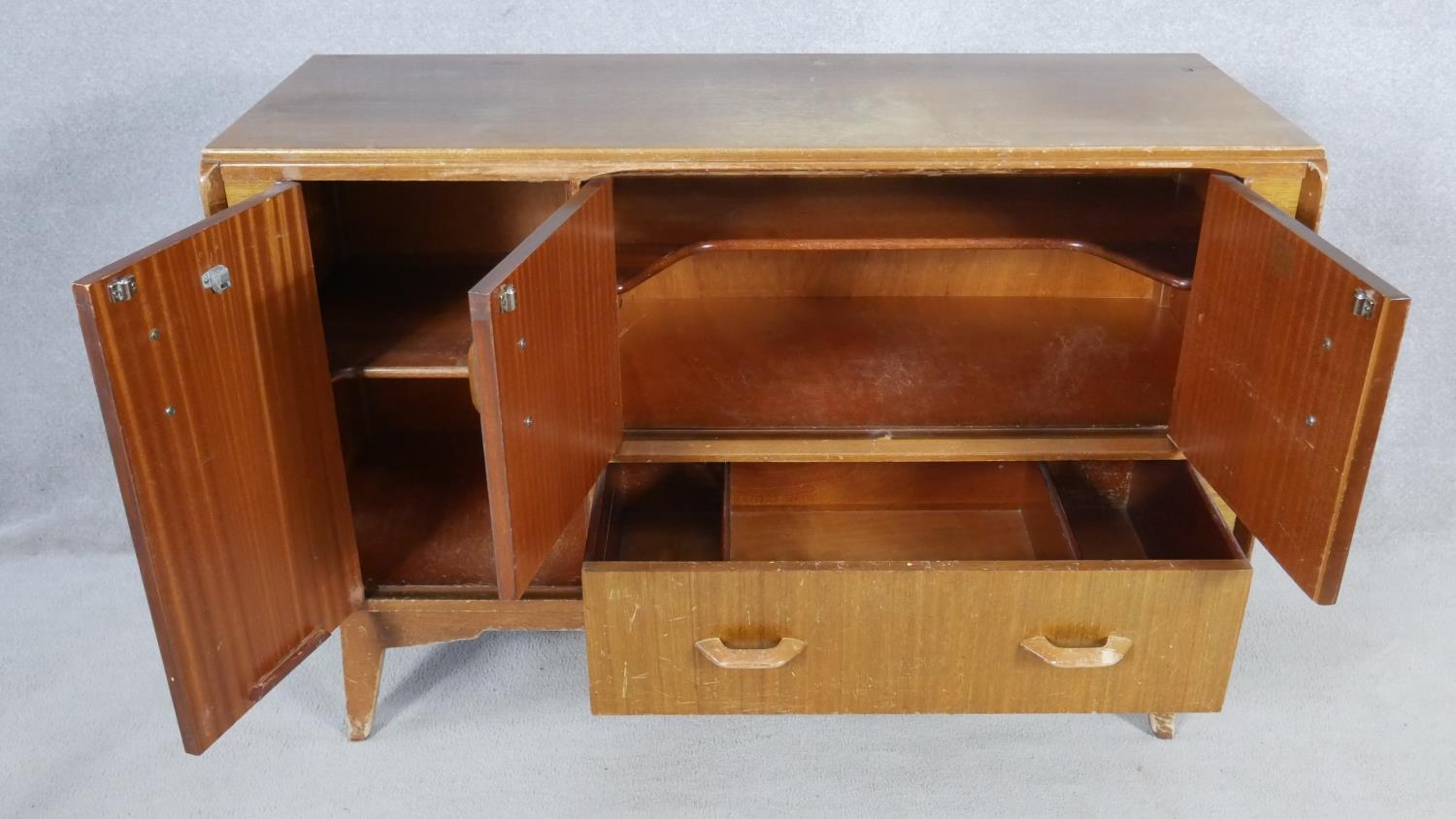 A mid century vintage teak G-Plan sideboard with maker's mark to the inside. H.84 W.122 D.46.5cm - Image 2 of 6