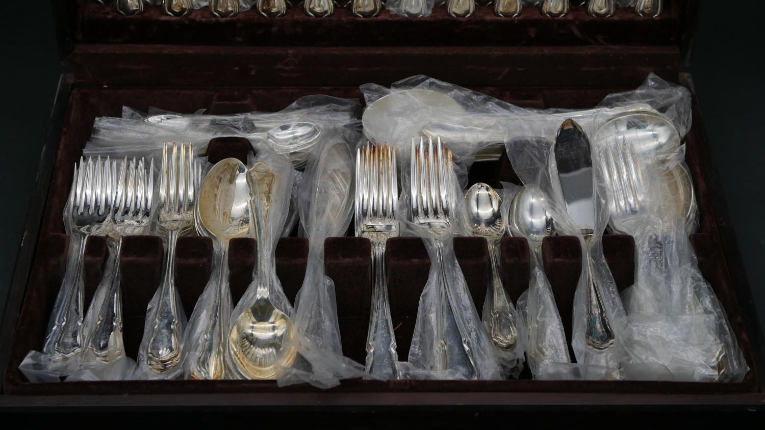 A cased silver plated cutlery canteen, eleven pieces for twelve settings, marked EPNS A1 Sheffield - Image 2 of 7