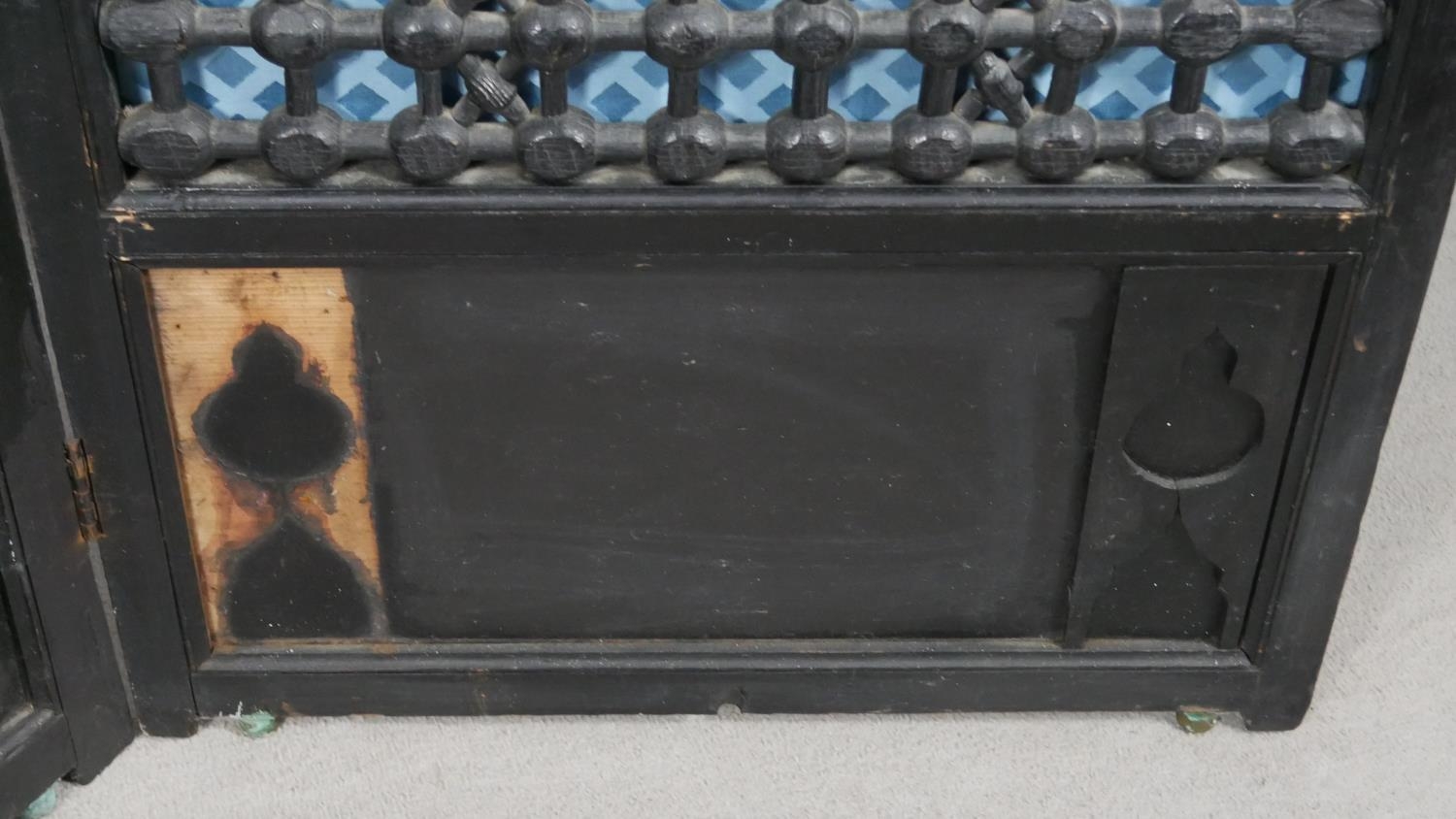 A Chinese style ebonised three panel room divider with central panel inset with glazed watercolour - Image 4 of 7