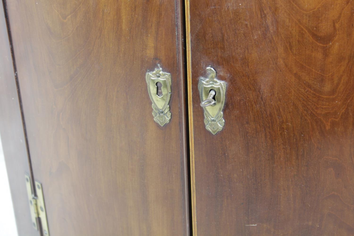 A Georgian figured mahogany bowfronted corner cupboard with satinwood and olivewood conch and floral - Image 4 of 14