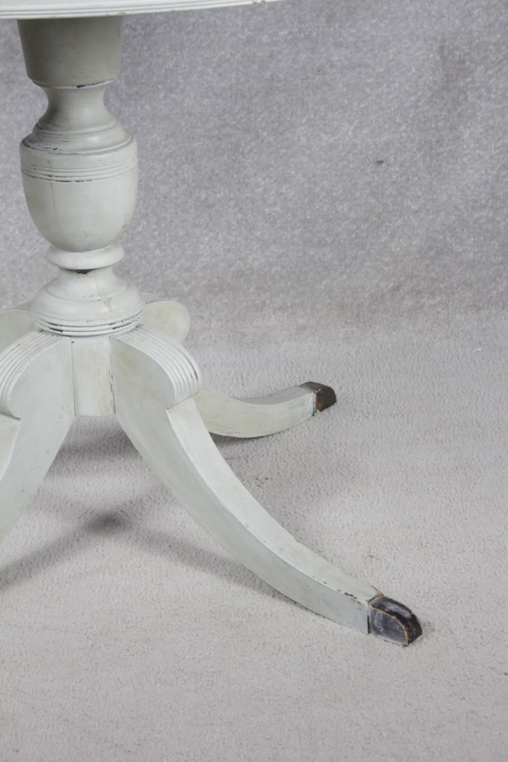 A vintage white painted drum table with plate glass top and frieze drawers raised on pedestal base - Image 5 of 11
