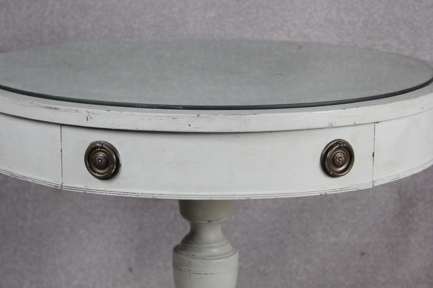 A vintage white painted drum table with plate glass top and frieze drawers raised on pedestal base - Image 6 of 11