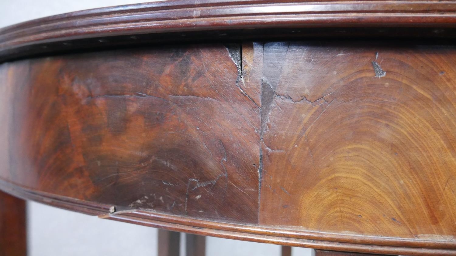 A Georgian mahogany dining table with two D-ends to form a circular table (it comes with original - Image 8 of 8