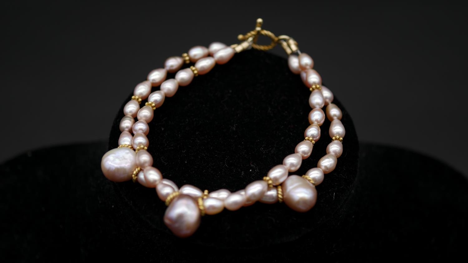 A collection of jJewellery. To include a pink freshwater pearl double strand bracelet, a three - Image 8 of 11