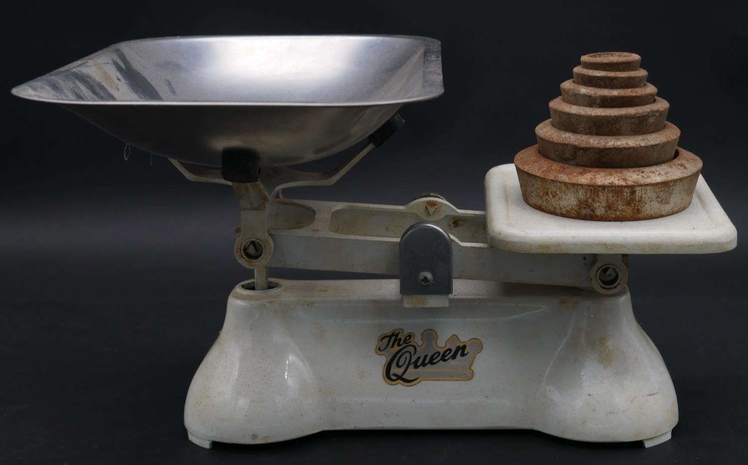 A pair of vintage 'The Queen' Weylux shop scales with weights along with an Arts and Crafts copper - Image 5 of 6