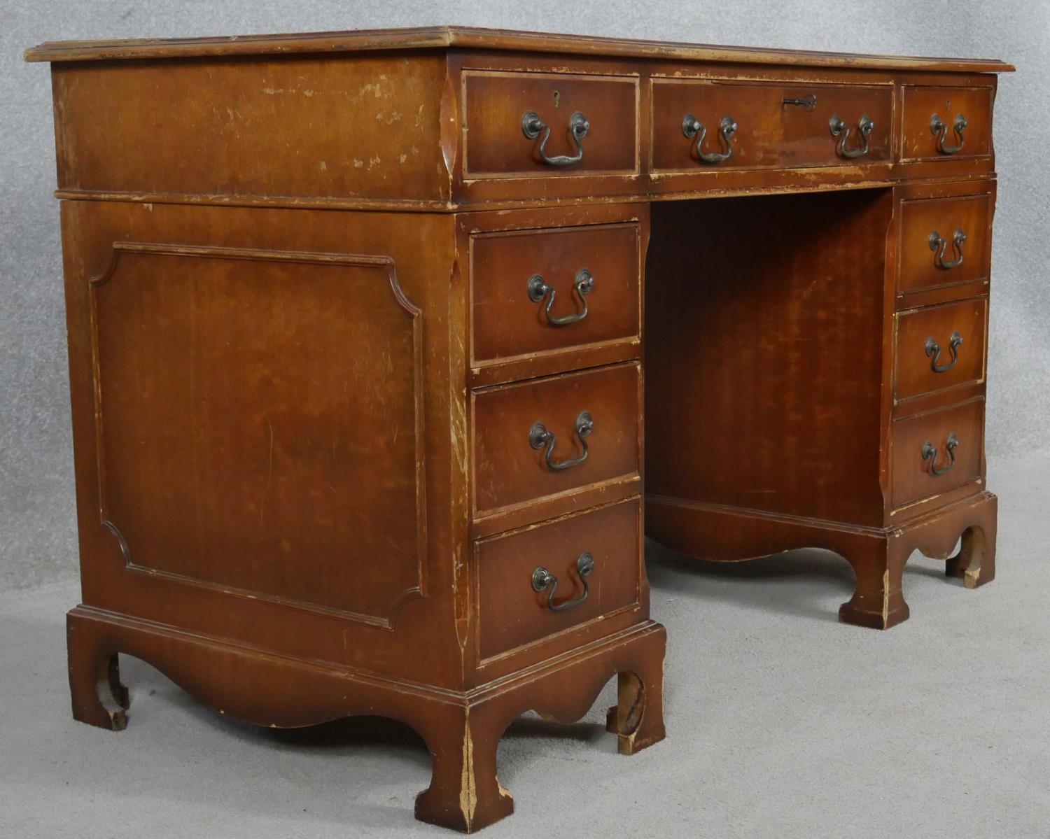 A Georgian style mahogany three section pedestal desk with inset leather top on shaped bracket feet. - Image 4 of 5