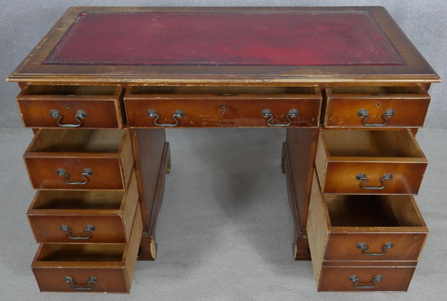 A Georgian style mahogany three section pedestal desk with inset leather top on shaped bracket feet. - Image 2 of 5