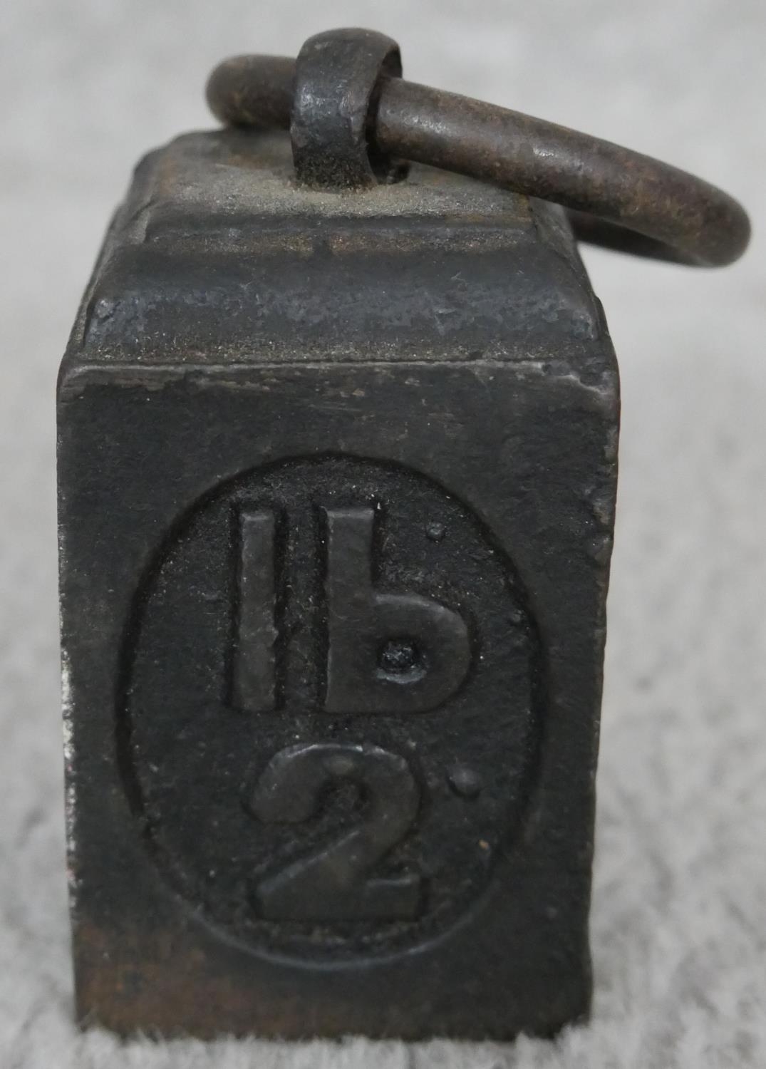 A brass and copper coal scuttle, a copper pan and teapot, a vintage coffee grinder and a 2lb weight. - Image 4 of 8