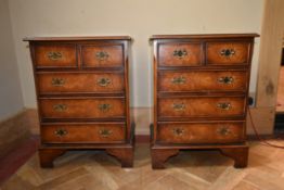 A pair of Georgian style elm bedside chests with crossbanded and inlaid tops on bracket feet. H.61